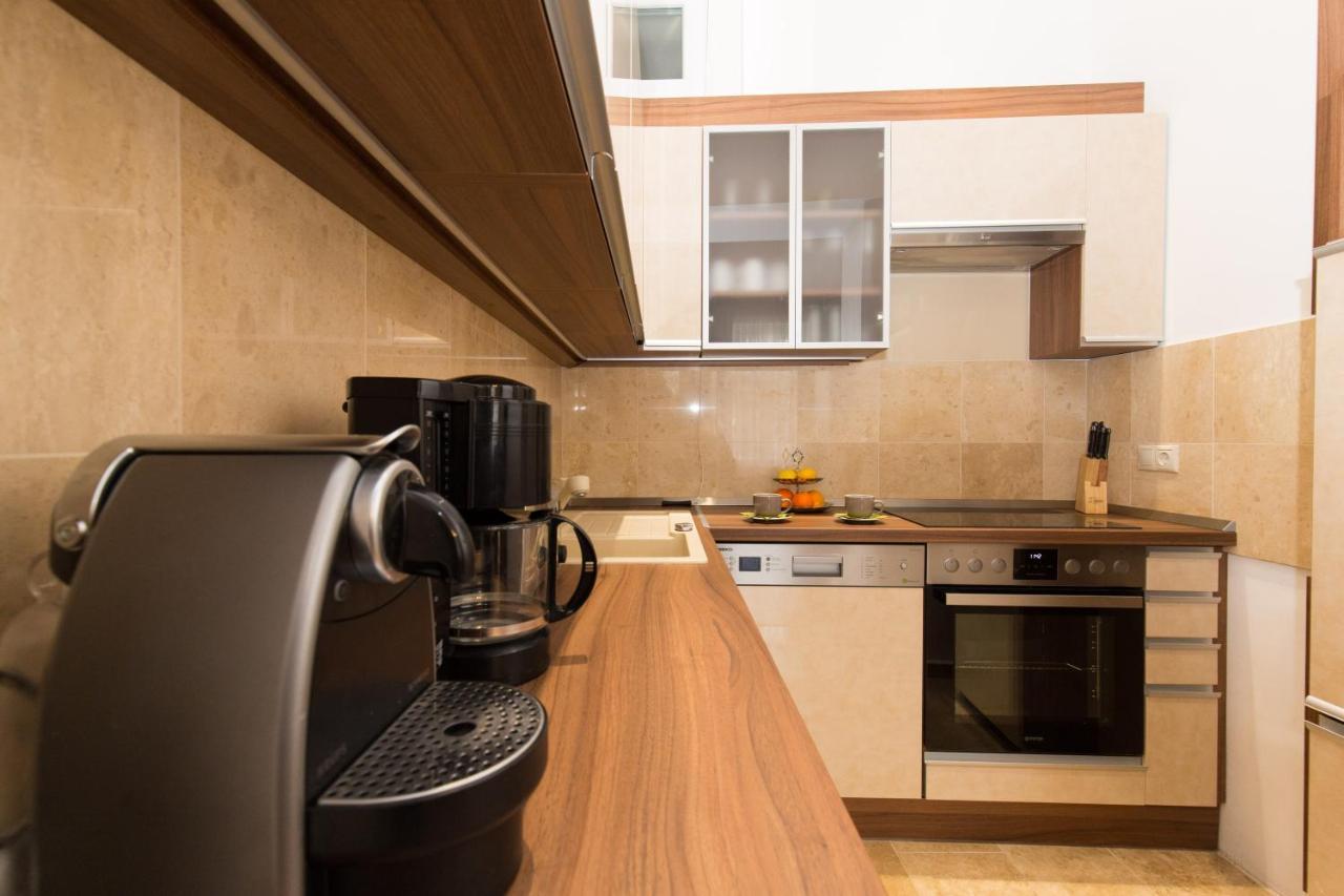 Elegant Apartment With Buda Castle View Будапеща Екстериор снимка