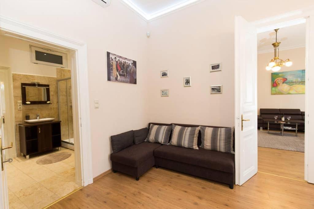 Elegant Apartment With Buda Castle View Будапеща Екстериор снимка