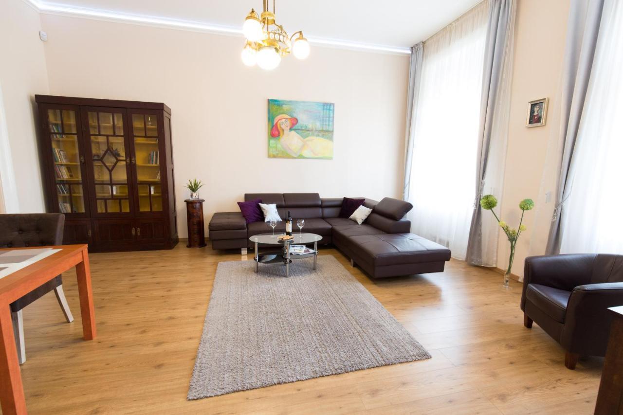 Elegant Apartment With Buda Castle View Будапеща Екстериор снимка
