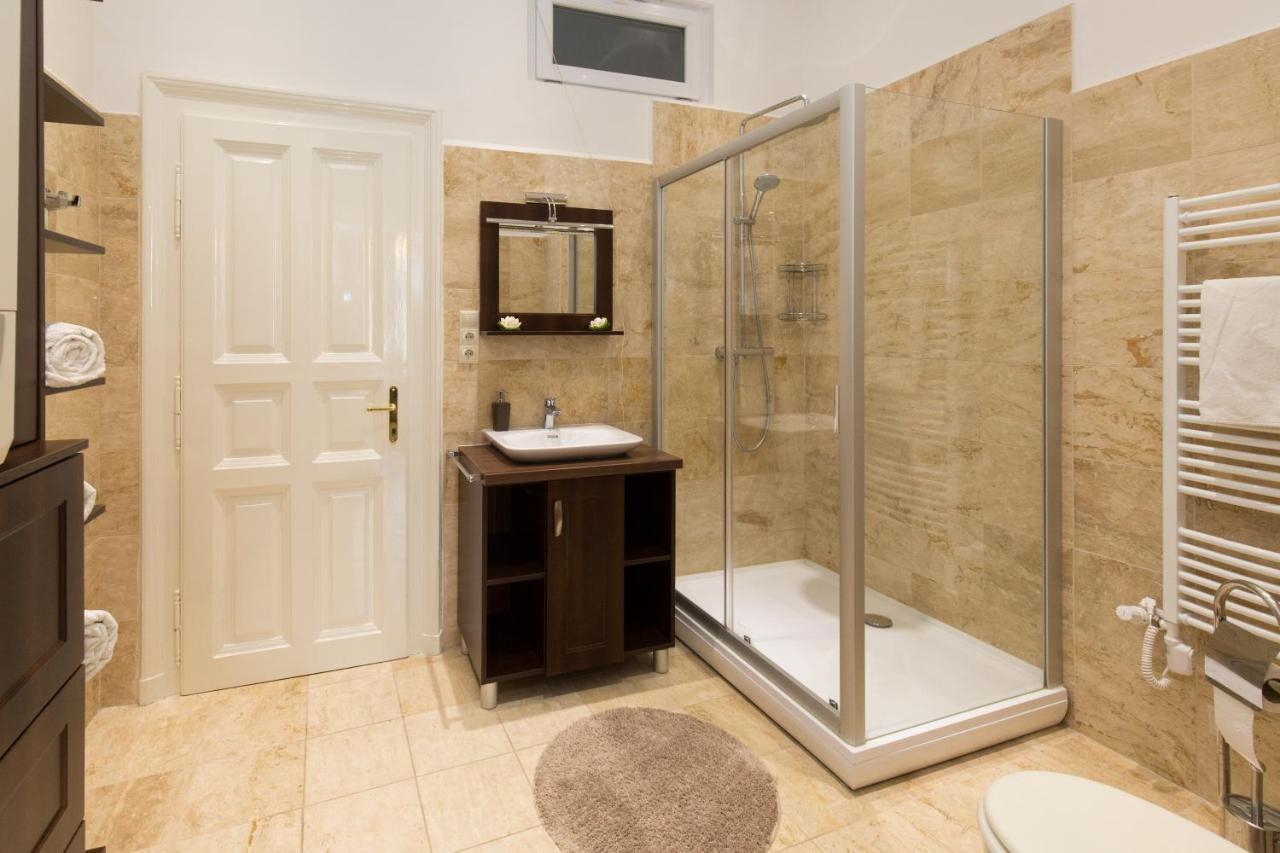 Elegant Apartment With Buda Castle View Будапеща Екстериор снимка