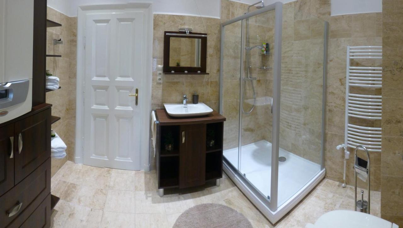 Elegant Apartment With Buda Castle View Будапеща Екстериор снимка